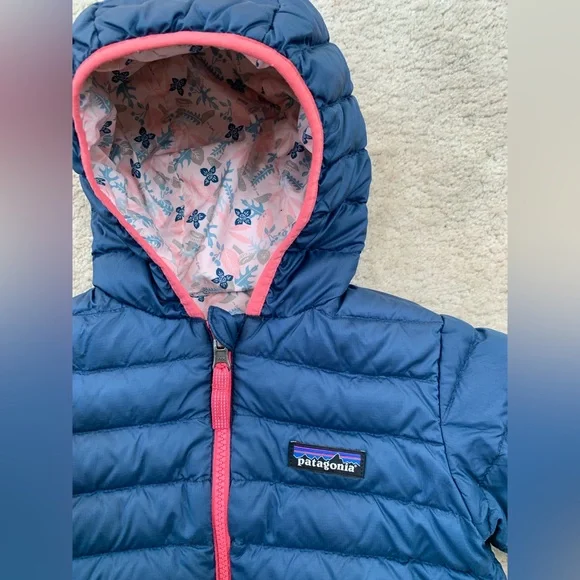 Patagonia Size 2T Reversible Down Sweater Hoodie in Blue and Pink Flowers - Picture 11 of 16